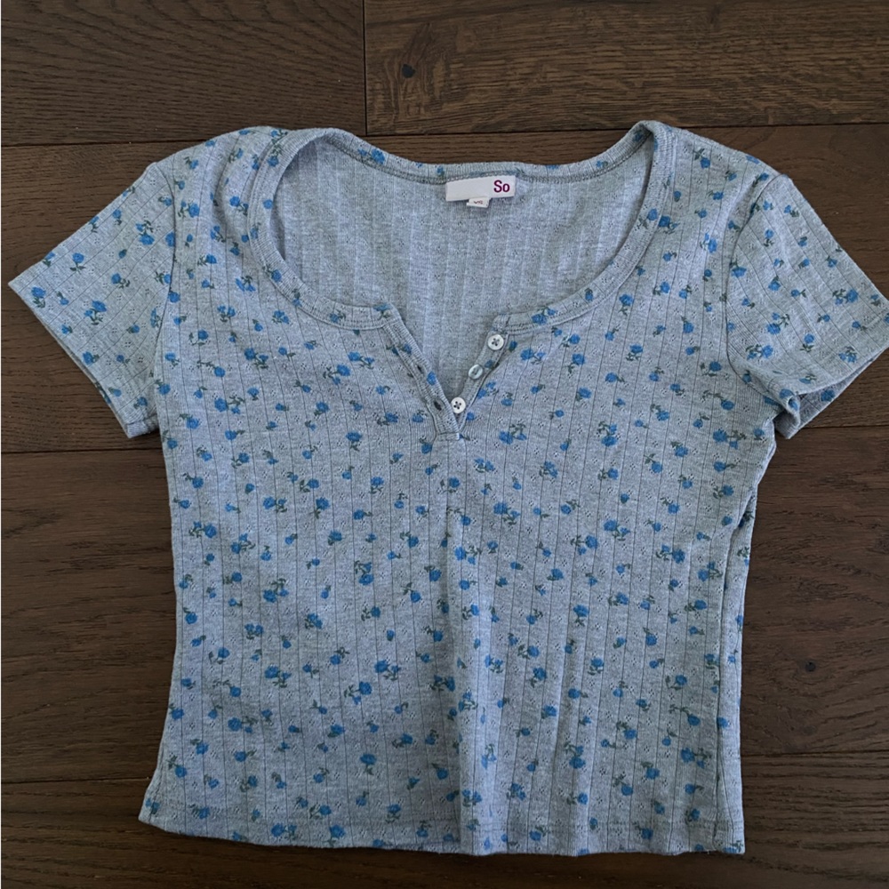 So- gray flower baby tee